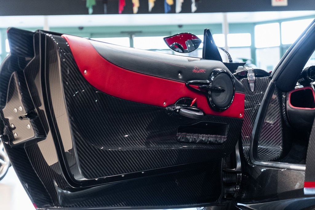 2017 Pagani Huayra photo 17