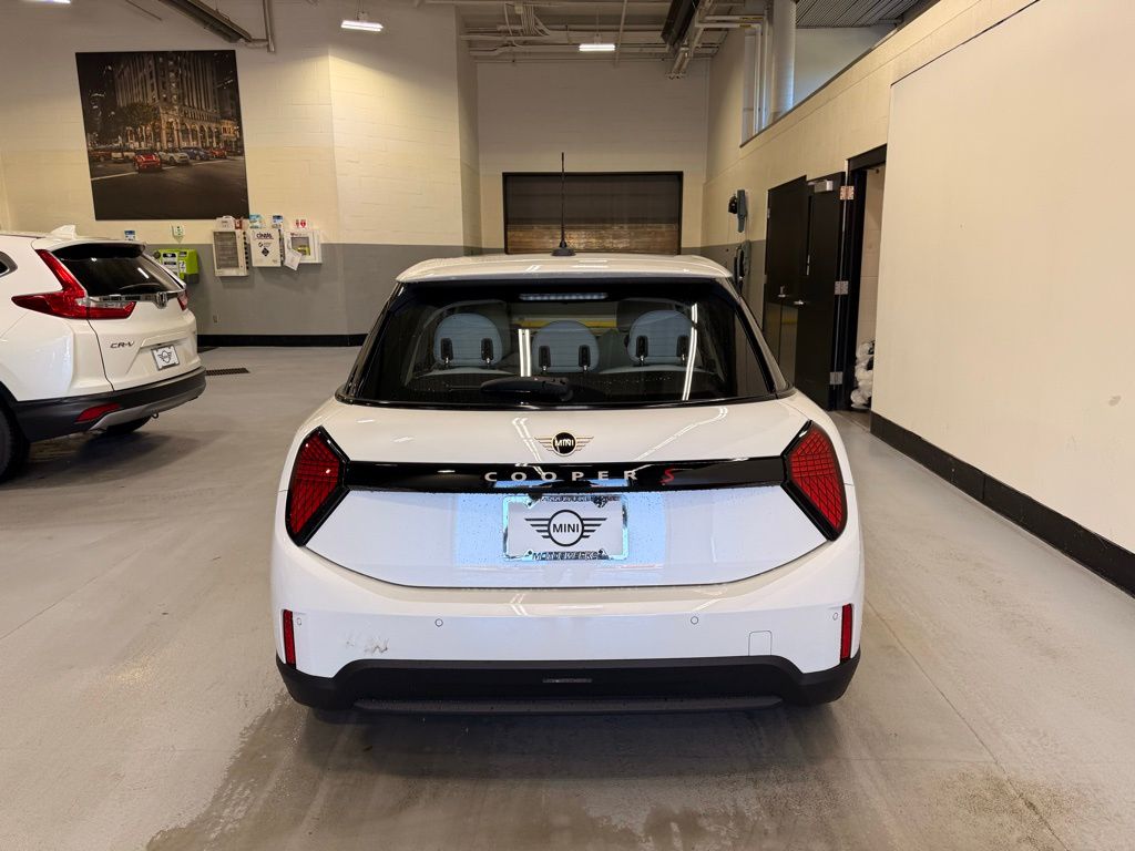 2025 Mini Cooper 4 Door Hardtop Signature photo 4