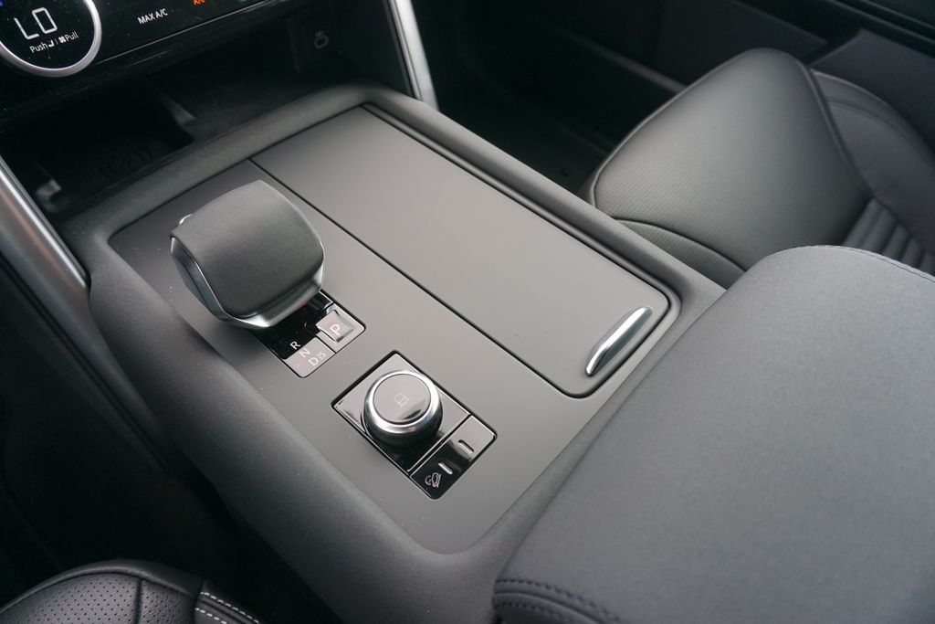 2025 Land Rover Discovery S photo 14