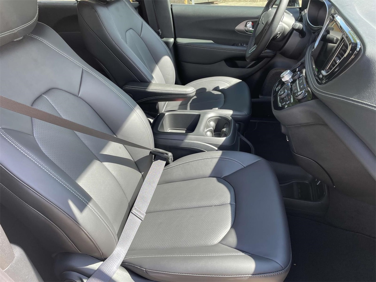 2025 Chrysler Pacifica photo 31