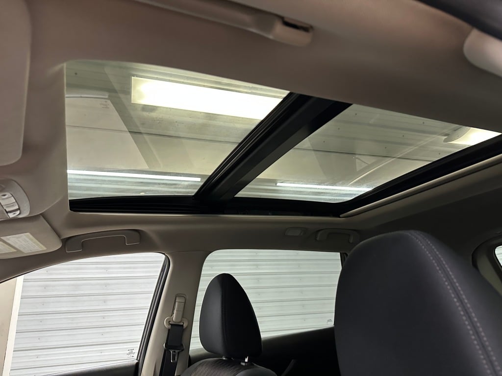 2018 Nissan Rogue SV photo 3