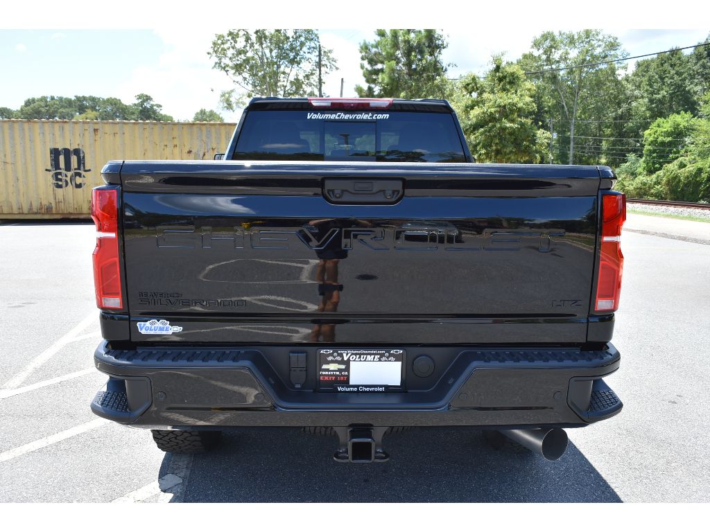 2025 Chevrolet Silverado 2500HD LTZ photo 4