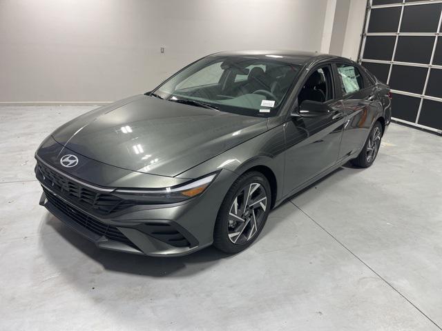 2025 Hyundai Elantra SEL Sport photo 2