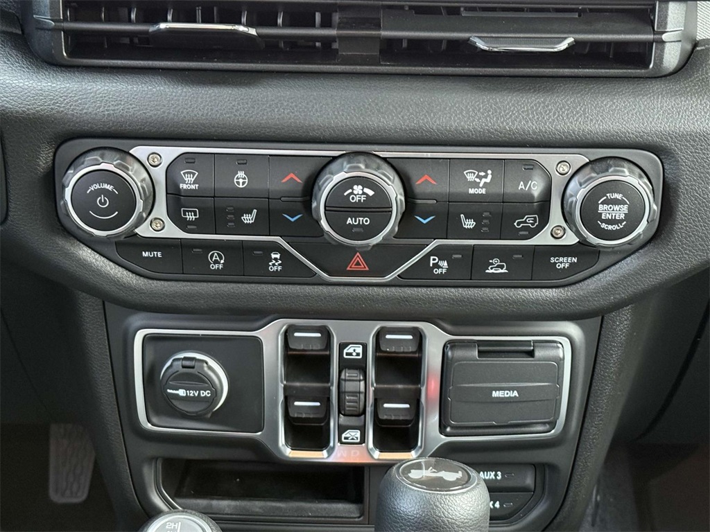 2025 Jeep Wrangler Sport S photo 4