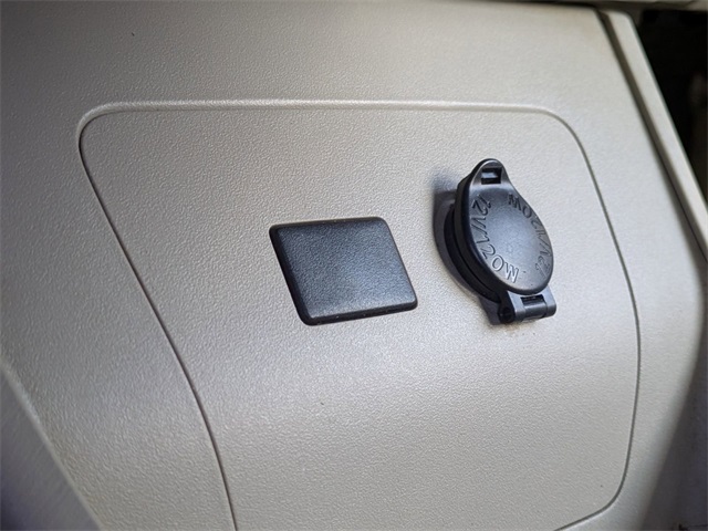 2015 Toyota Prius Four photo 20