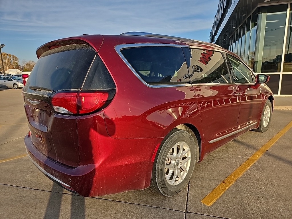 2020 Chrysler Pacifica Touring L photo 2