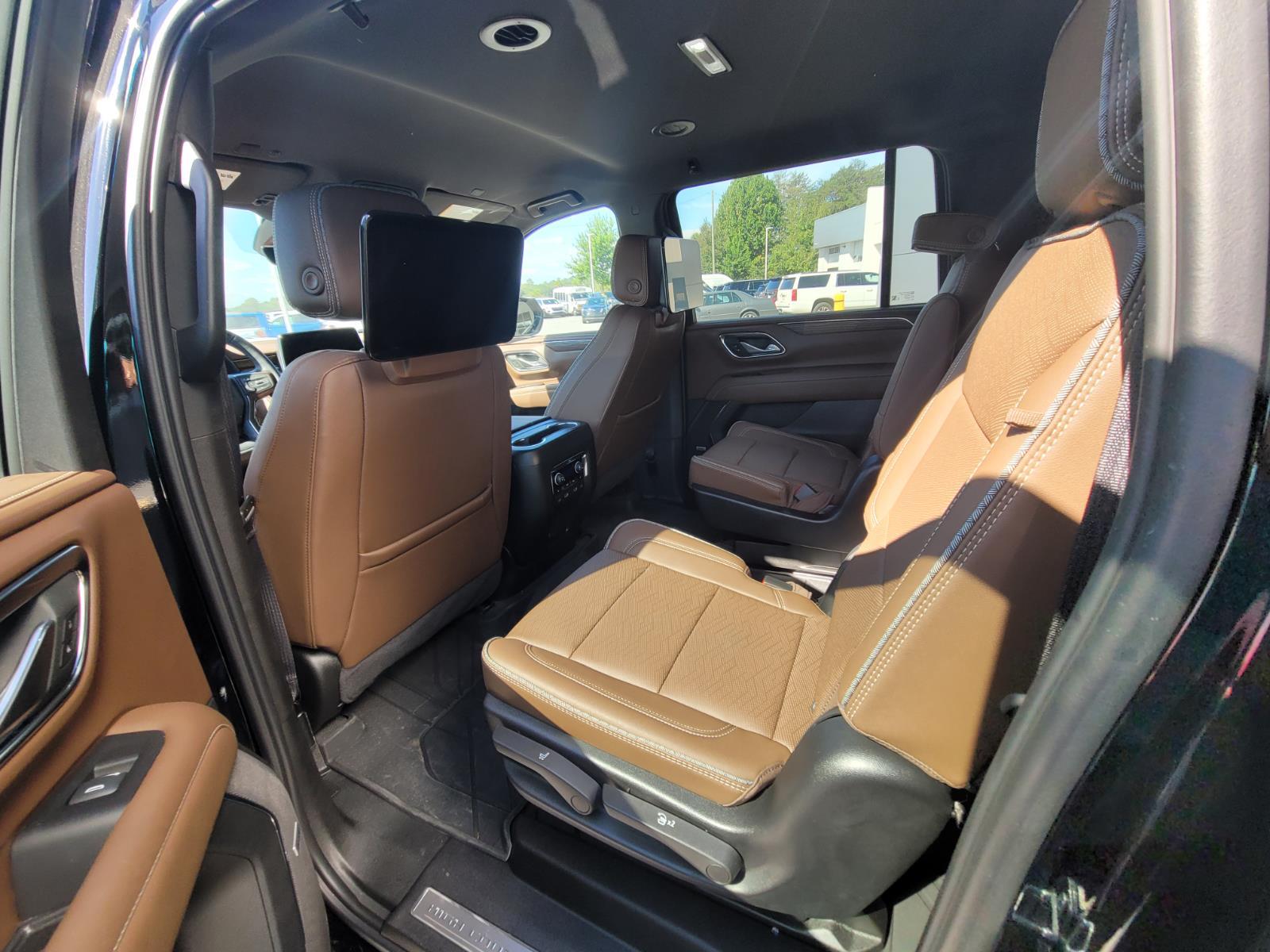 2024 Chevrolet Suburban High Country photo 7