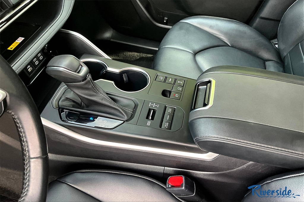 2023 Toyota Highlander XLE photo 13