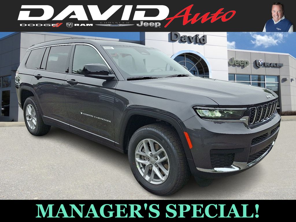2025 Jeep Grand Cherokee L Laredo's photo