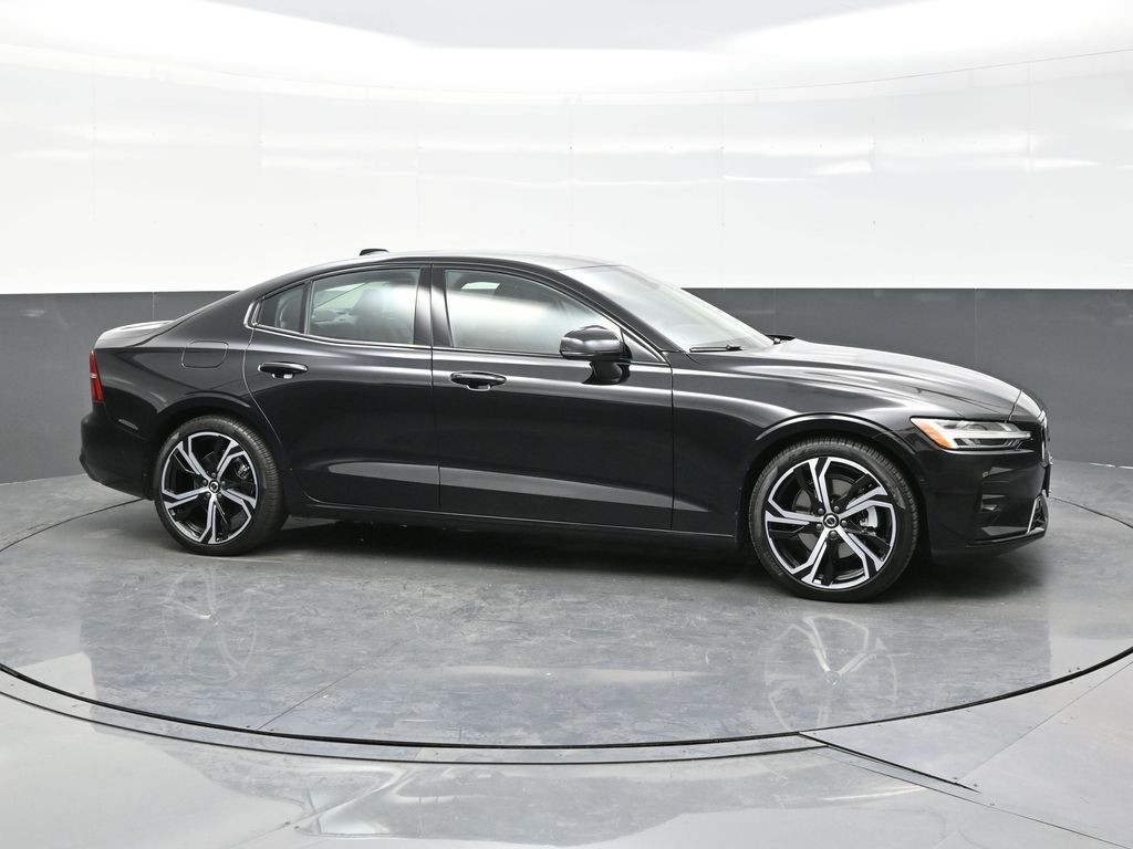 2024 Volvo S60 B5 Plus photo 7