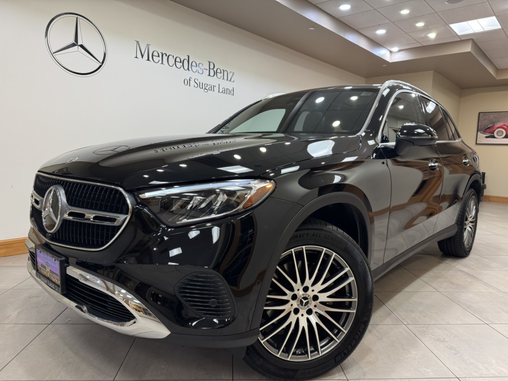 2025 Mercedes-Benz GLC Base's photo