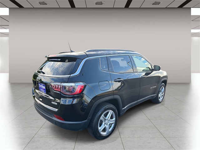 2024 Jeep Compass Latitude photo 2