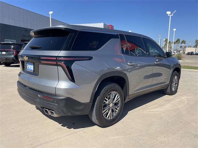 2024 Chevrolet Traverse LS photo 3