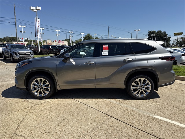 2025 Toyota Highlander Limited photo 6