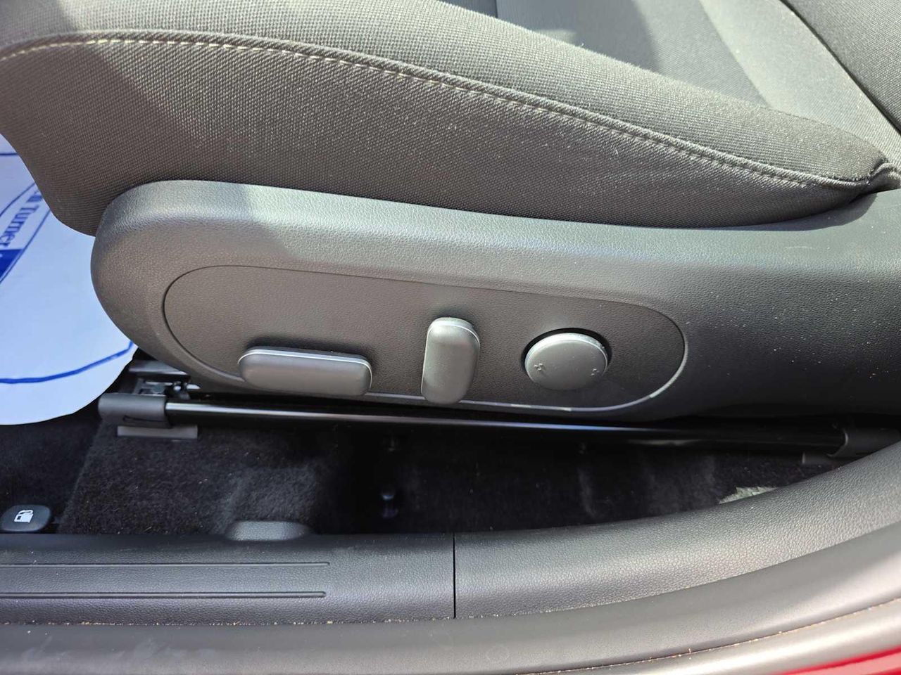 2025 Hyundai Kona SEL photo 13
