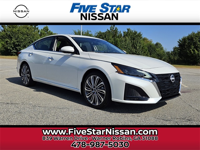 2025 Nissan Altima SL's photo