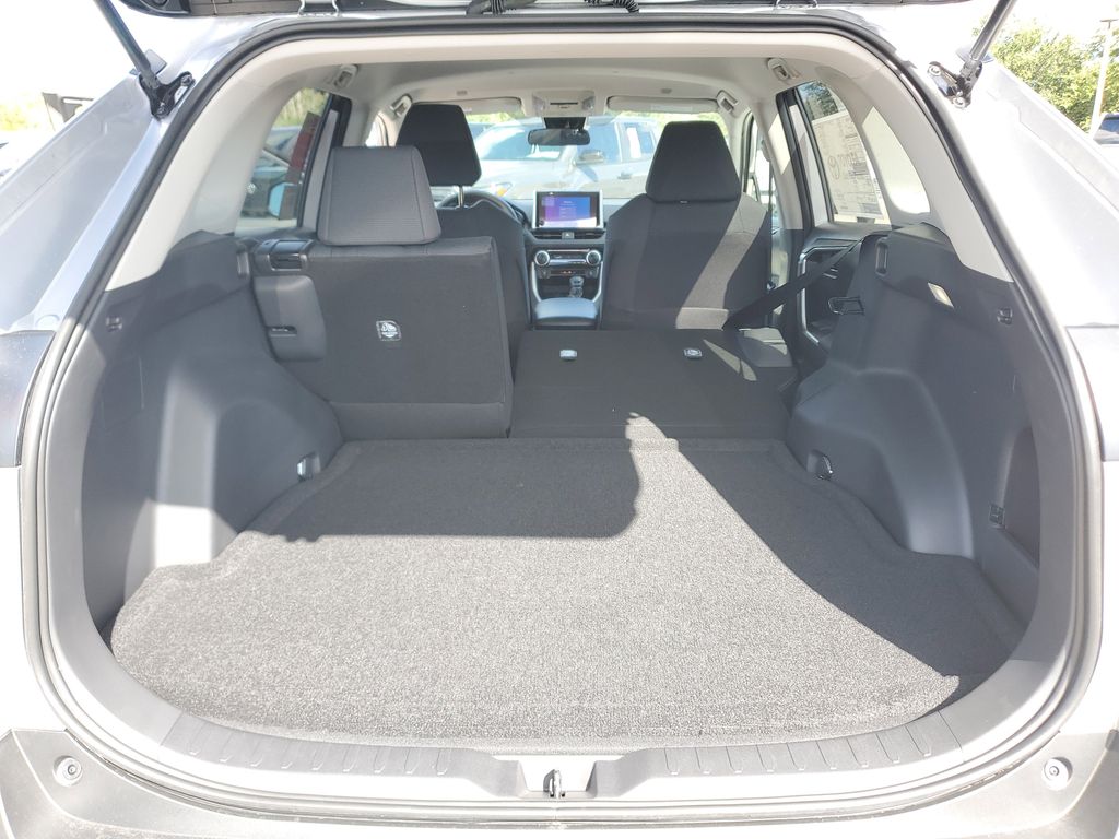 2025 Toyota RAV4 LE photo 18