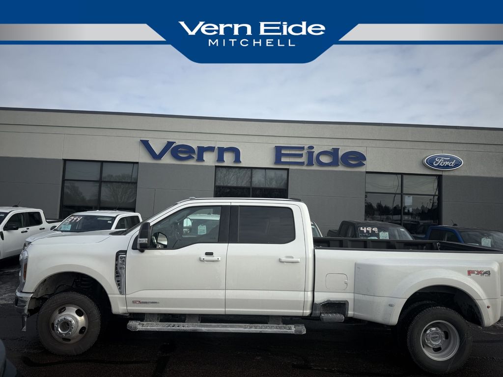 2025 Ford F-350 Super Duty Lariat's photo