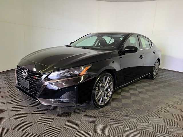 2024 Nissan Altima 2.5 SR photo 3
