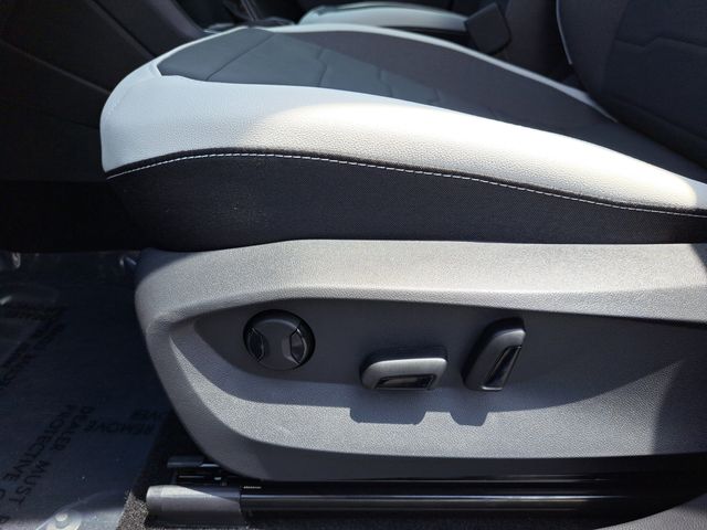 2025 Volkswagen Taos SE photo 22