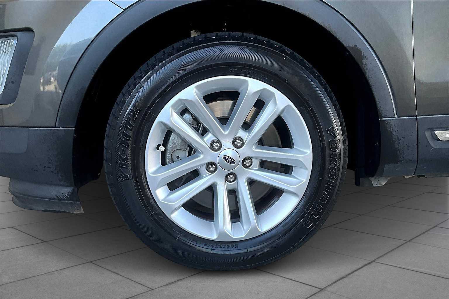 2017 Ford Explorer XLT photo 10