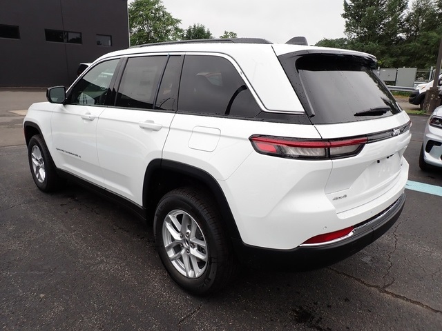 2025 Jeep Grand Cherokee Laredo X photo 2