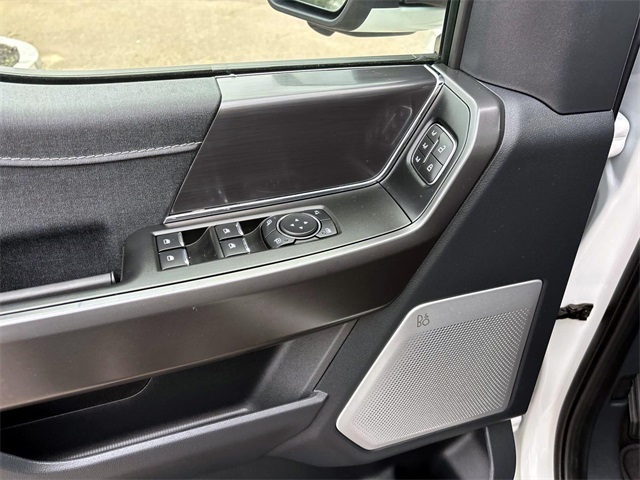 Used 2025 White Metallic Ford Lariat image 14