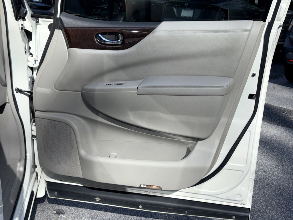 2015 Nissan Quest SL photo 12