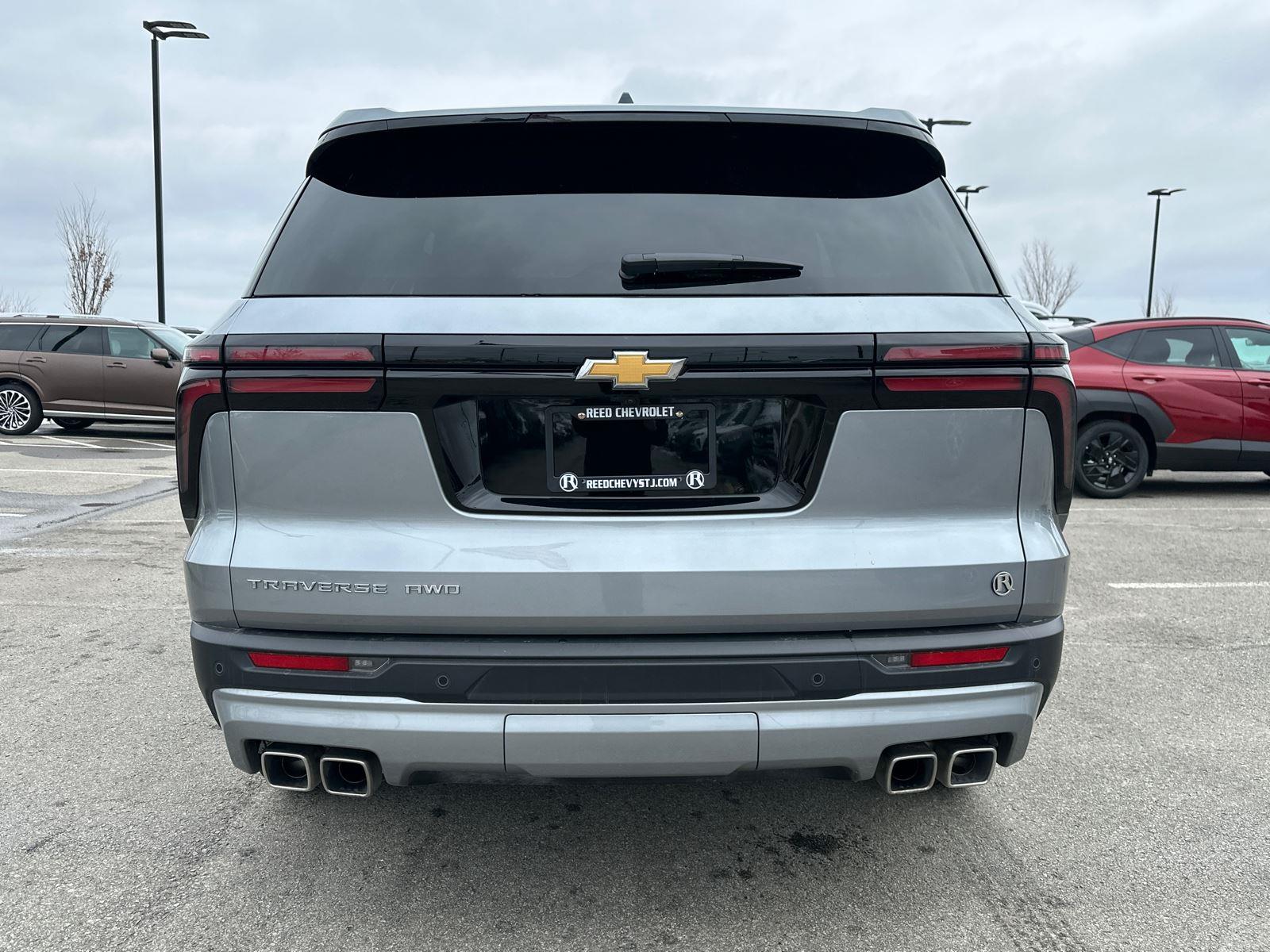 2025 Chevrolet Traverse photo 3