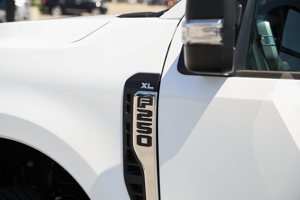 2025 Ford F-250 XL photo 4