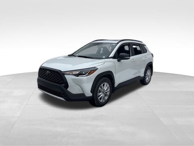 2025 Toyota Corolla Cross LE's photo