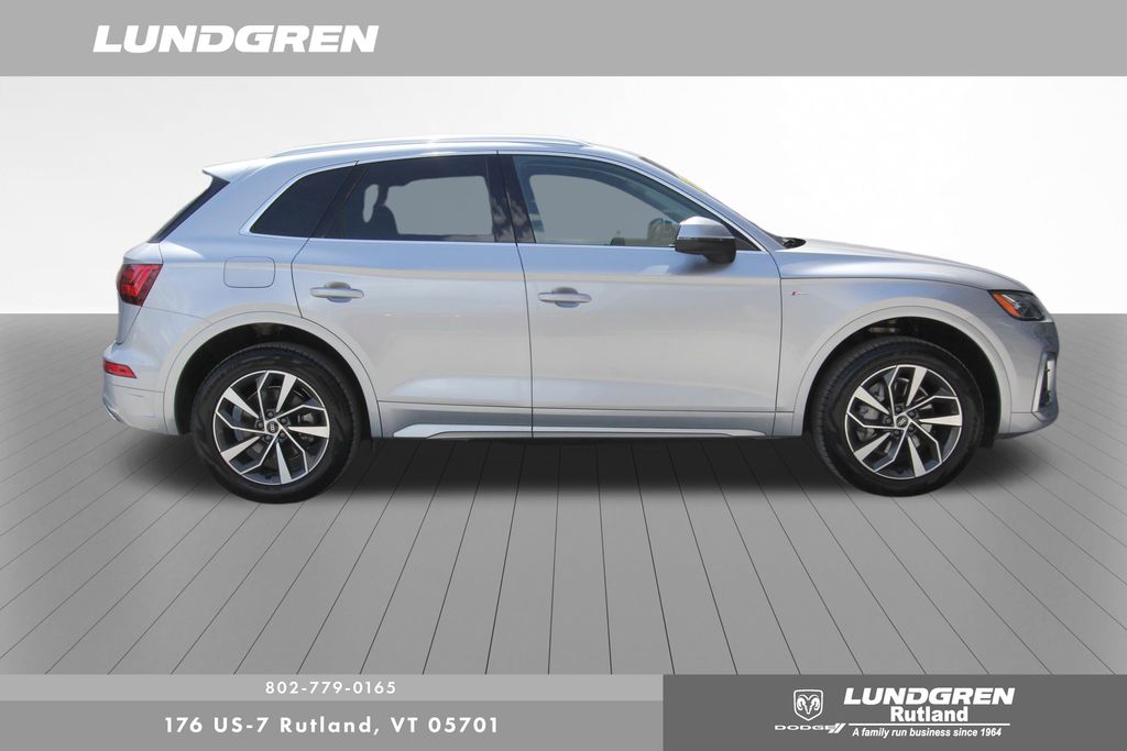 2022 Audi Q5 45 S line Premium photo 2