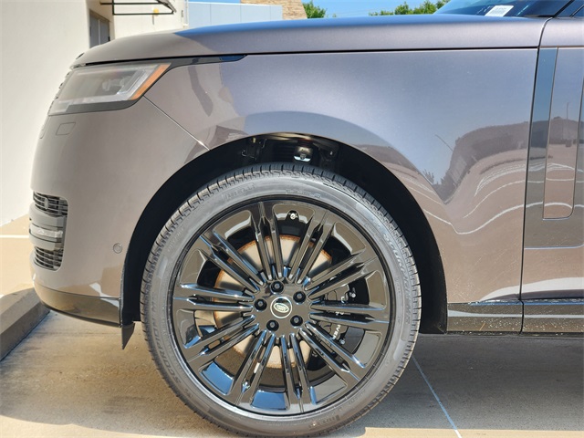 2025 Land Rover Range Rover SE photo 4