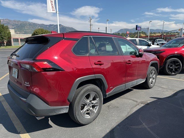 2024 Toyota RAV4 Hybrid XLE photo 4