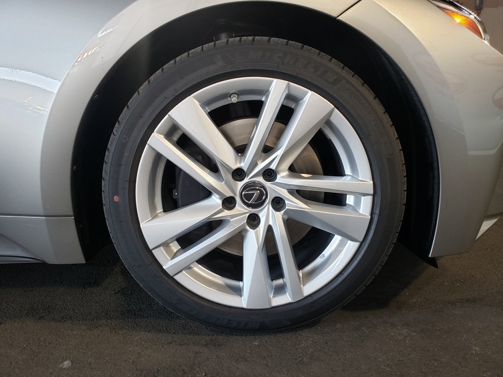 2025 Lexus IS 300 photo 4
