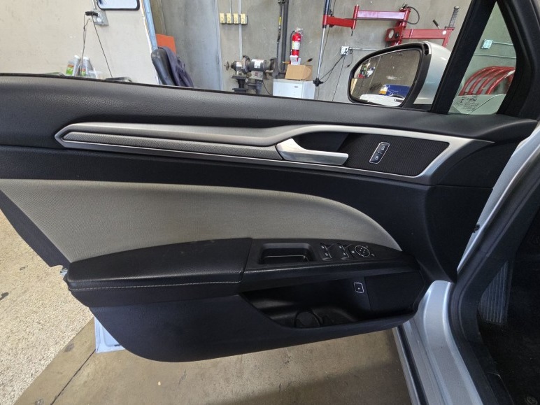2018 Ford Fusion Hybrid S photo 16