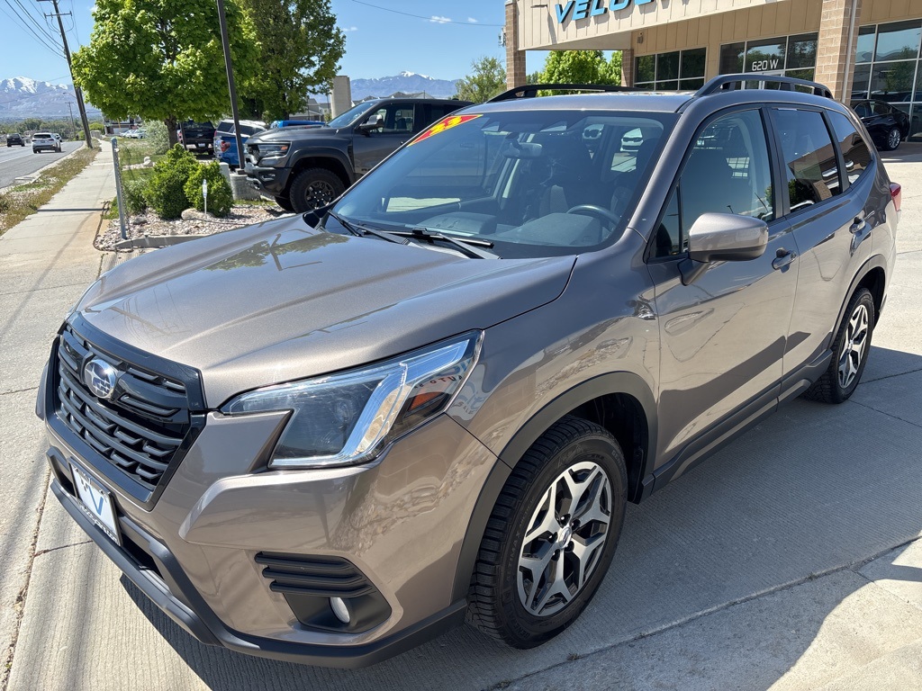 2023 Subaru Forester Premium photo 3