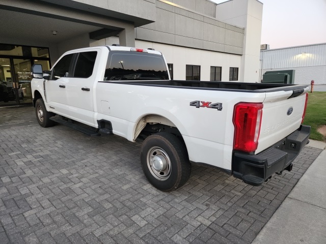 2024 Ford F-350 photo 3
