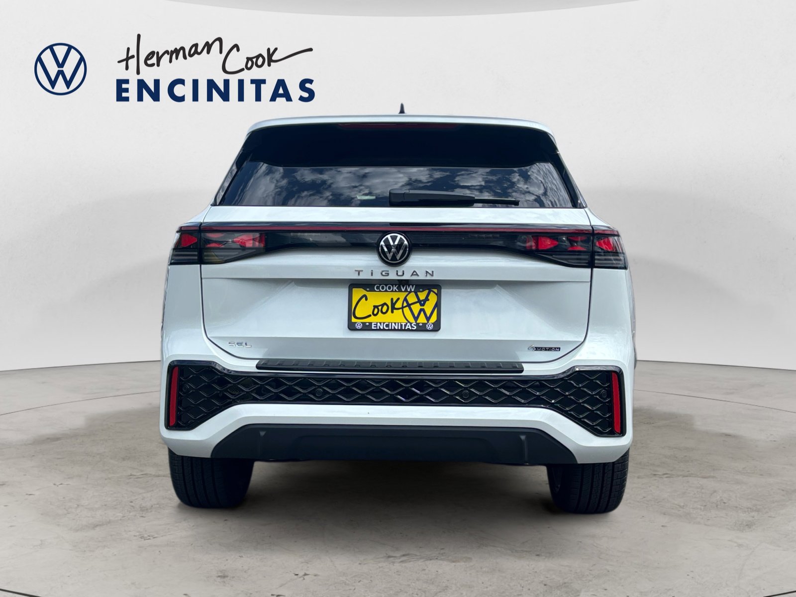2025 Volkswagen Tiguan SEL R-Line Black photo 4