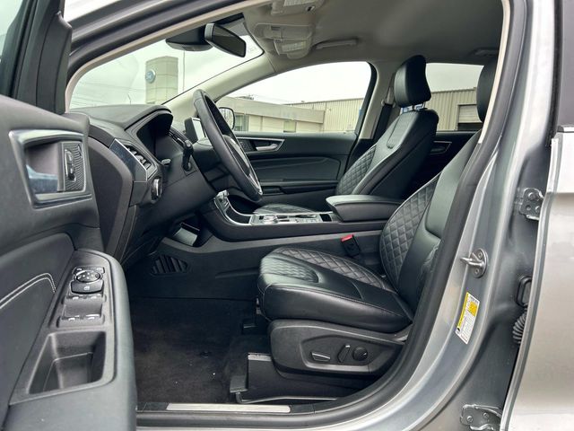 2024 Ford Edge Titanium photo 19