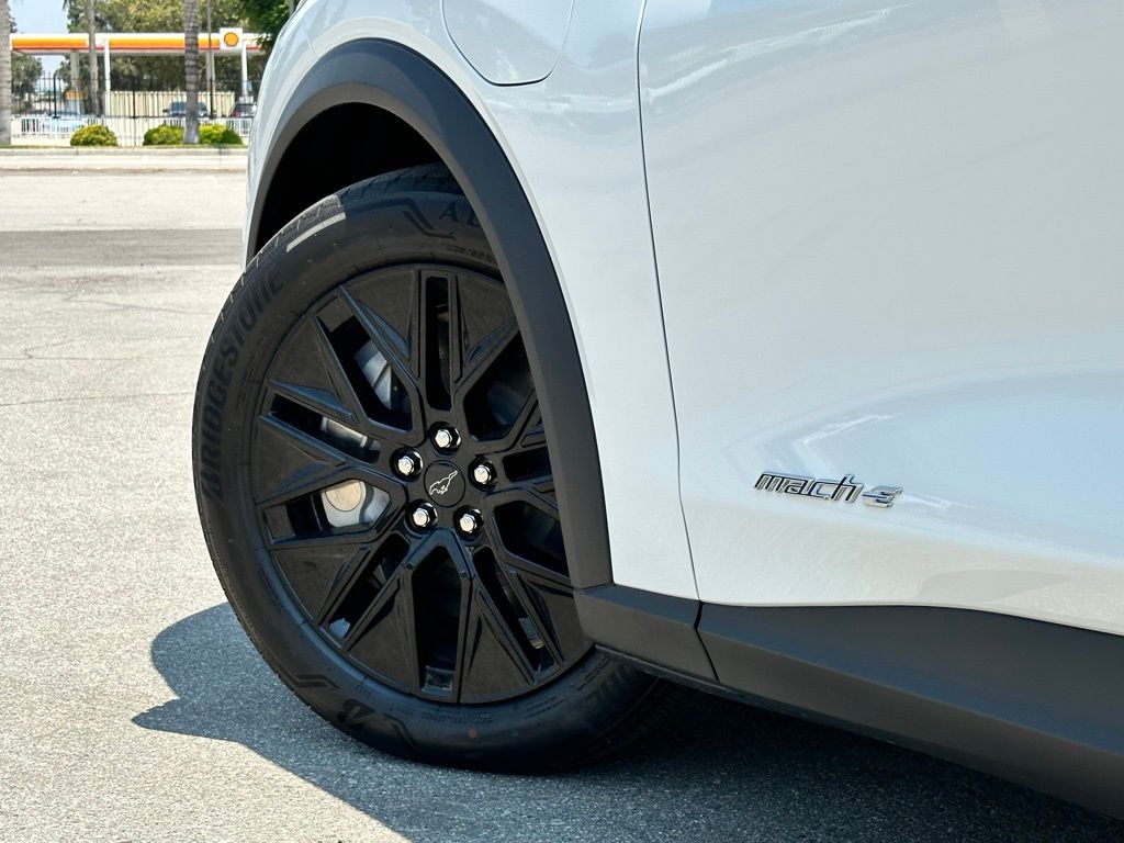 2025 Ford Mustang Mach-E Select photo 18