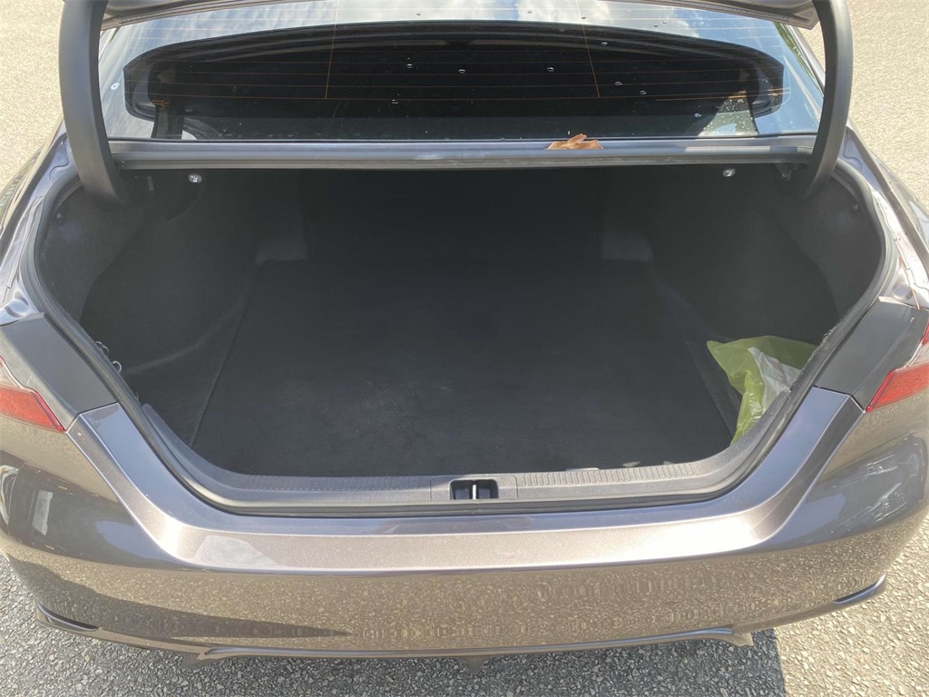 2024 Toyota Camry Hybrid SE photo 8