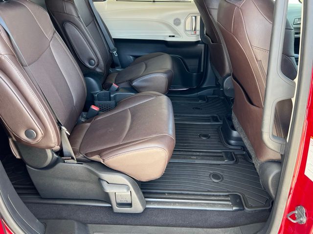 2024 Toyota Sienna Platinum photo 27