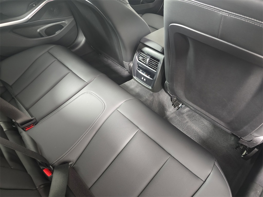2025 Bmw 330i xDrive Sedan photo 11