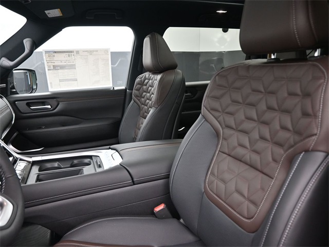 2025 Nissan Armada Platinum photo 28