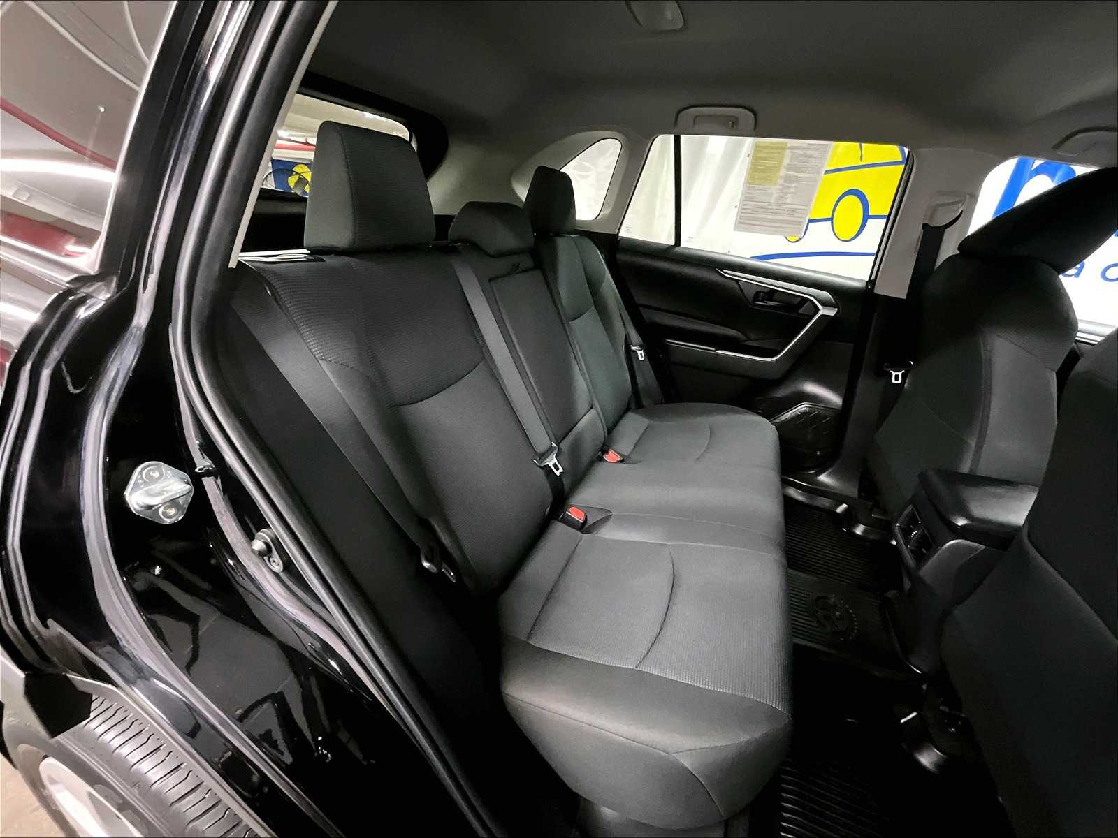 2023 Toyota RAV4 LE photo 16