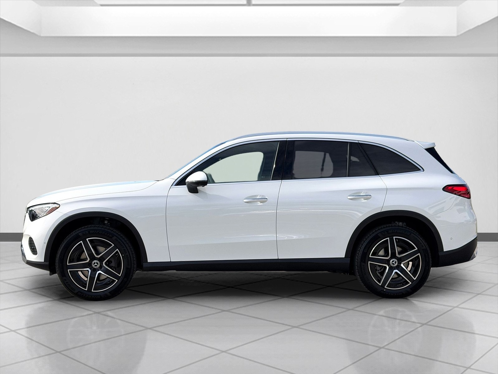 2026 Mercedes Benz GLC 300 photo 4