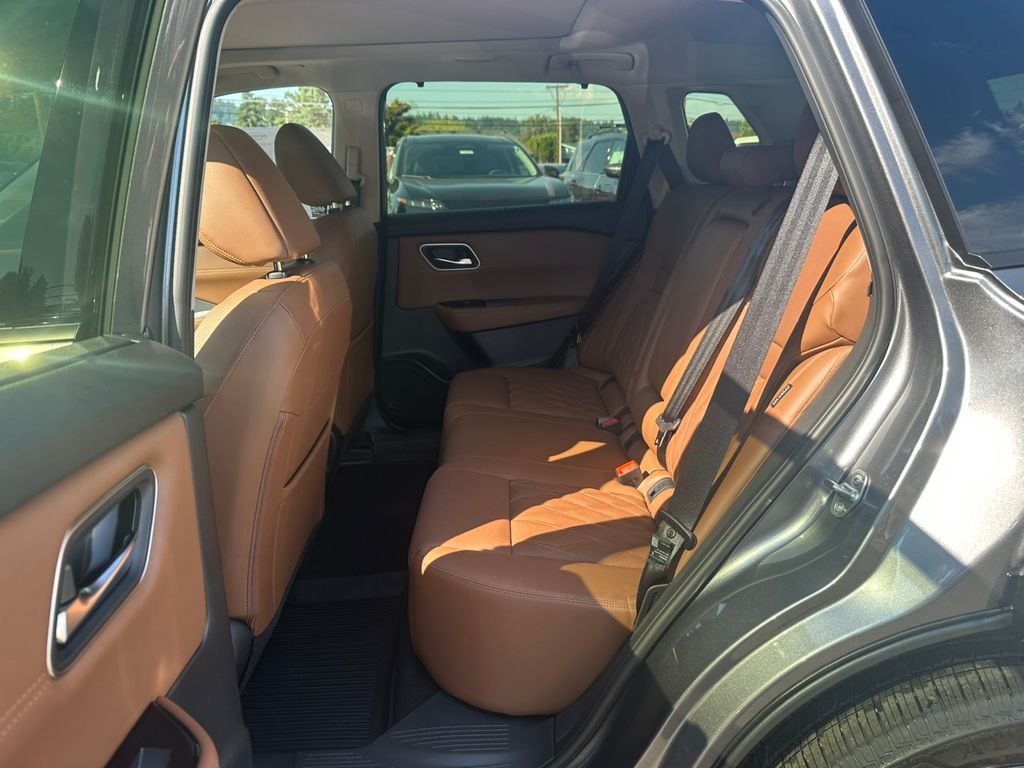 2026 Nissan Rogue Platinum photo 23