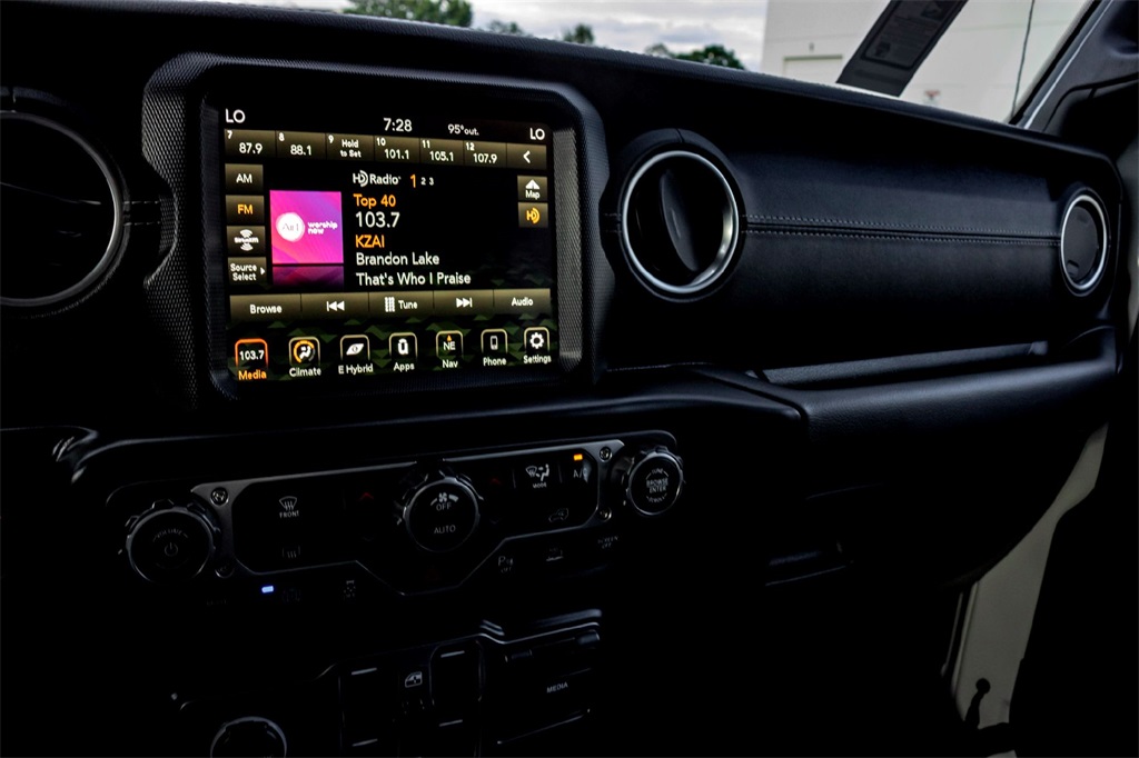 2022 Jeep Wrangler Unlimited Sahara 4xe photo 23