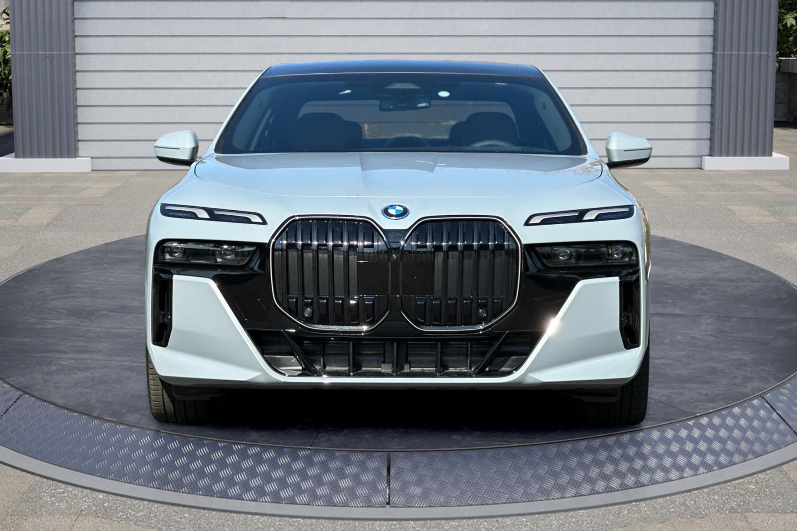 2025 Bmw i7 xDrive60 photo 2